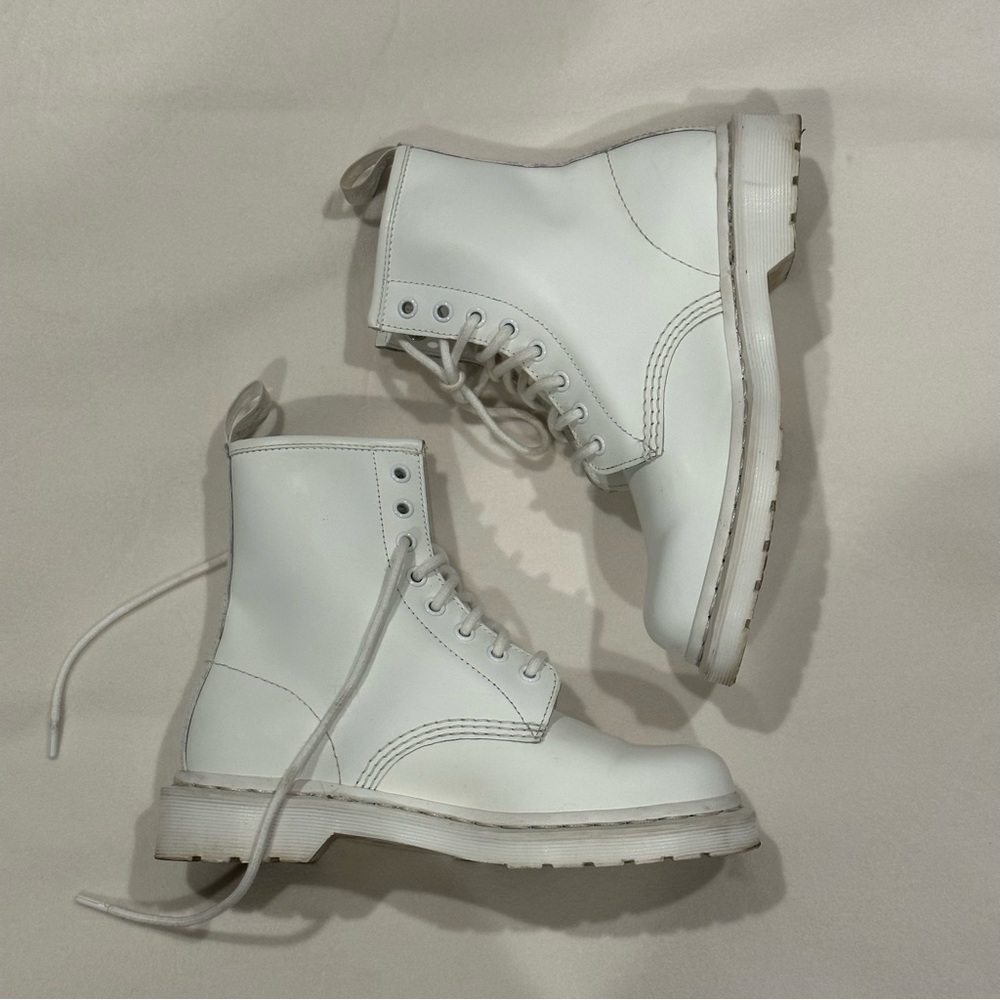 Dr. Martens 1460 MONO SMOOTH LEATHER LACE UP BOOTS - White